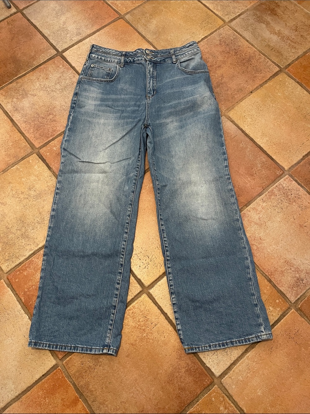 Pilcro loose-fit wide-leg denim jeans. Size 31